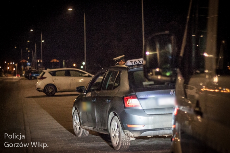 10/10 Policjanci z Gorzowa kontrolowali taksówki i przejazdy na aplikację
