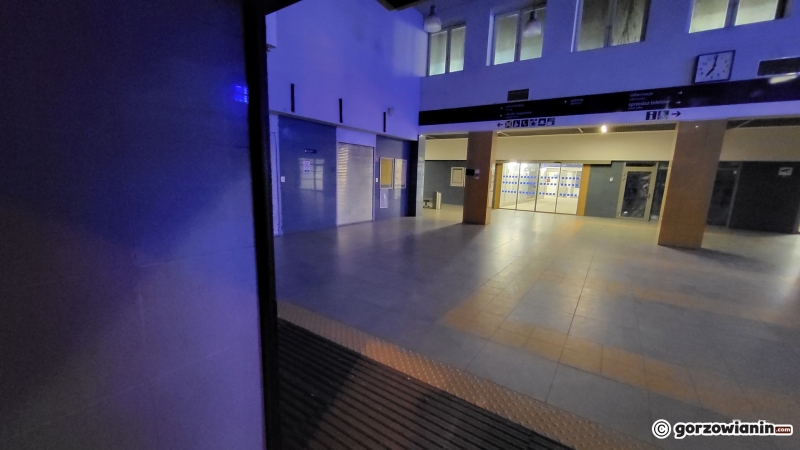 4/4 4 tysiące złotych za wynajem lokalu na dworcu