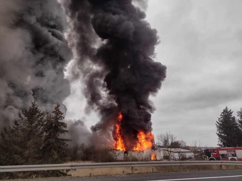 4/8 Ogromny pożar kurnika w Baczynie