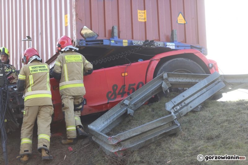 6/14 Kierowca ciężarówki wjechał w pojazd obsługi S3 koło Gorzowa