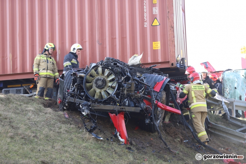 7/14 Kierowca ciężarówki wjechał w pojazd obsługi S3 koło Gorzowa