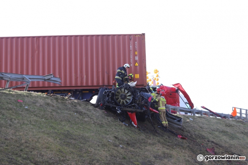 10/14 Kierowca ciężarówki wjechał w pojazd obsługi S3 koło Gorzowa