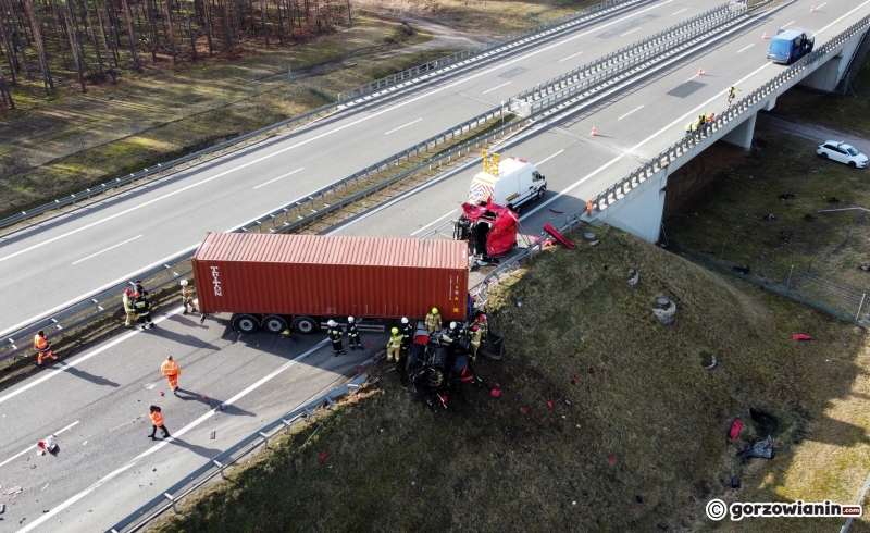13/14 Kierowca ciężarówki wjechał w pojazd obsługi S3 koło Gorzowa