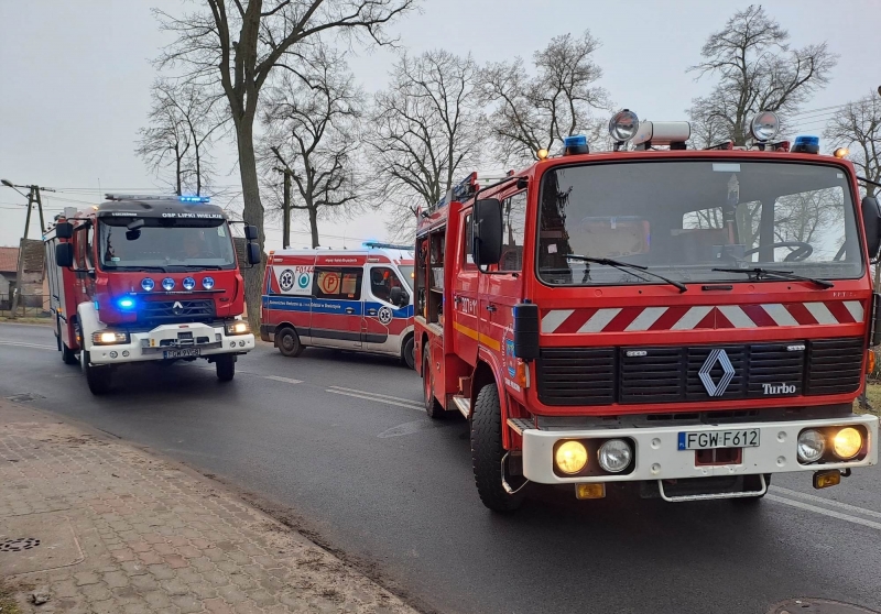 6/8 Czołowe zderzenie mercedesa i volkswagena w Starym Polichnie