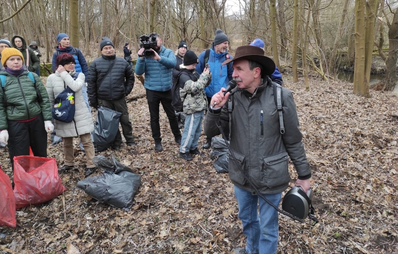 6/13 Spacer wzdłuż rzeki Srebrnej połączony ze sprzątaniem