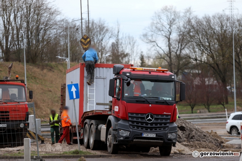 2/10 Wykonawca schodzi z placu budowy DK22