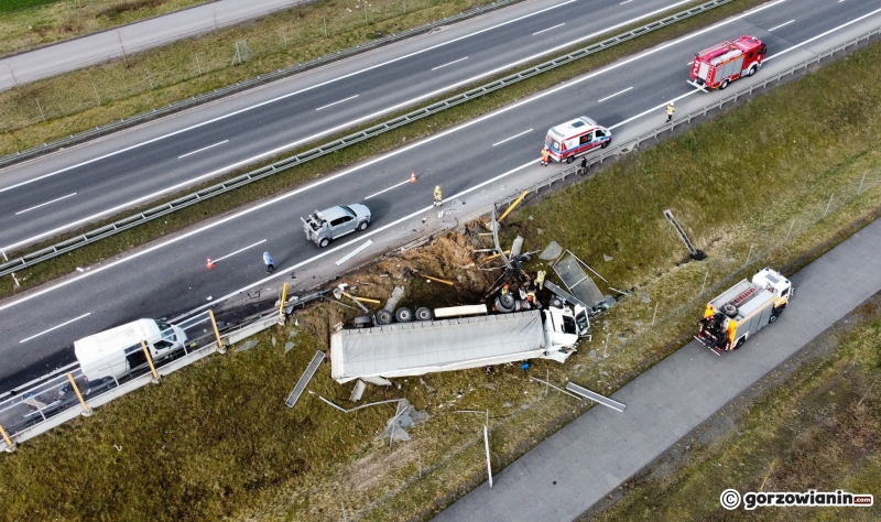 6/12 S3: Ciężarówka zderzyła się z dwoma busami i spadła ze skarpy