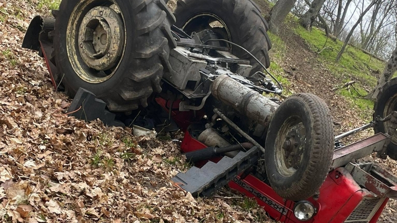 9/9 Mężczyzna został przygnieciony przez ciągnik w lesie