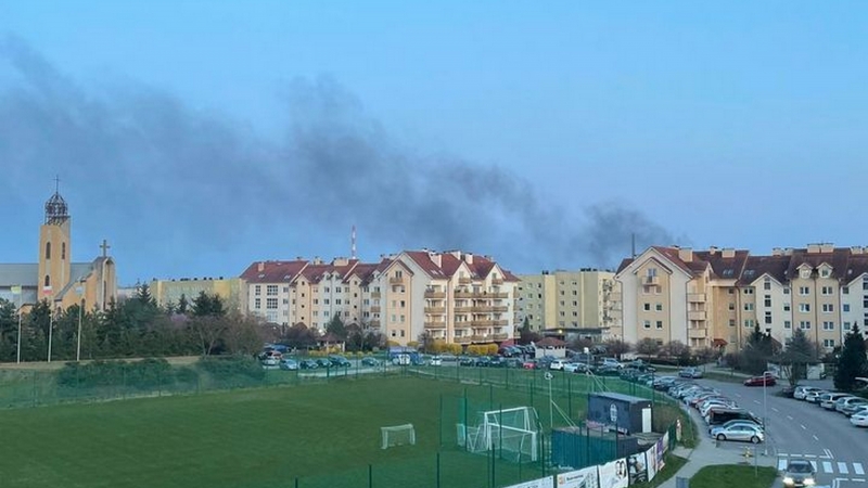 2/5 Pożar na os. Sady w Gorzowie. Czarny dym było widać z różnych części miasta