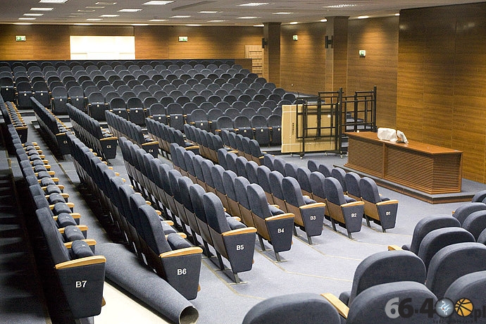 8/29 Gorzów: Była wojskowa stołówka, dziś aula PWSZ