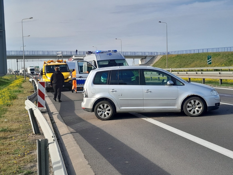 3/5 S3 w Gorzowie. Ciężarówka wjeżdża w pojazd służby drogowej