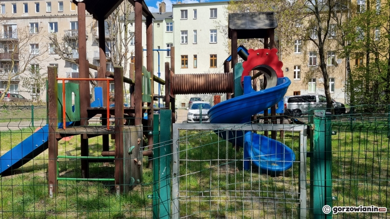 4/12 Zaniedbany i zamknięty plac zabaw w Śródmieściu Gorzowa