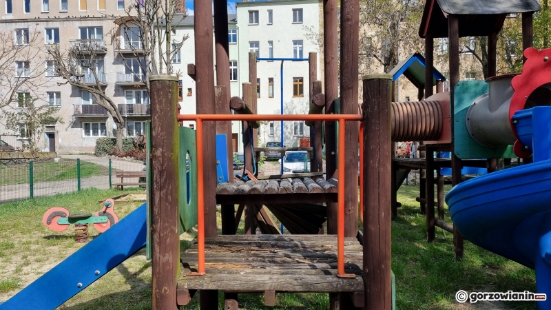 6/12 Zaniedbany i zamknięty plac zabaw w Śródmieściu Gorzowa