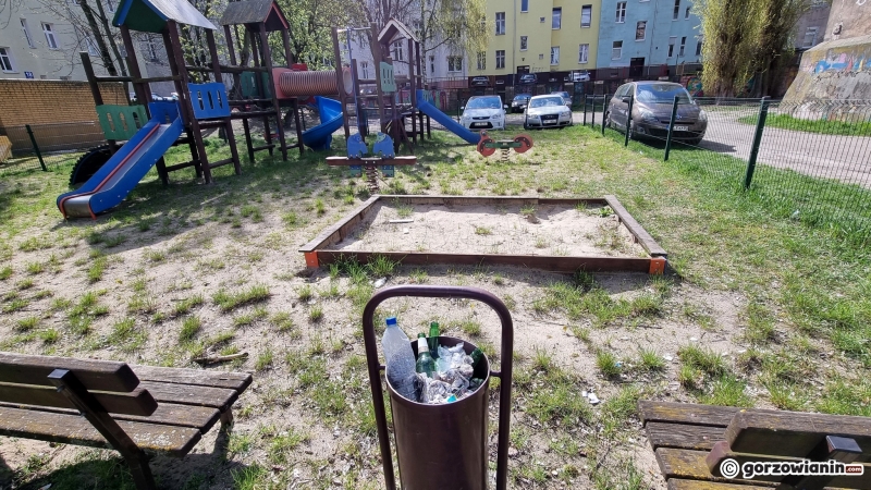 11/12 Zaniedbany i zamknięty plac zabaw w Śródmieściu Gorzowa