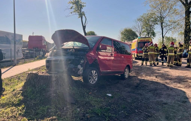 3/3 Czołowe zderzenia fiata i busa w Deszcznie