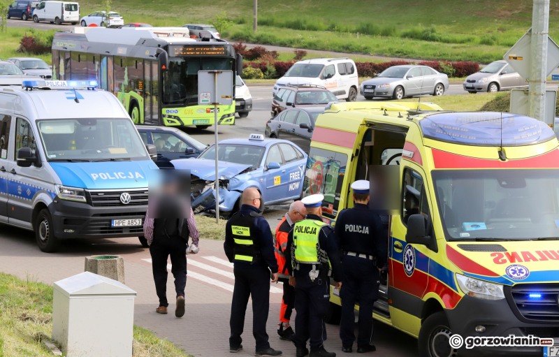 3/5 Zderzenie taksówki z autobusem MZK na rondzie Górczyńskim