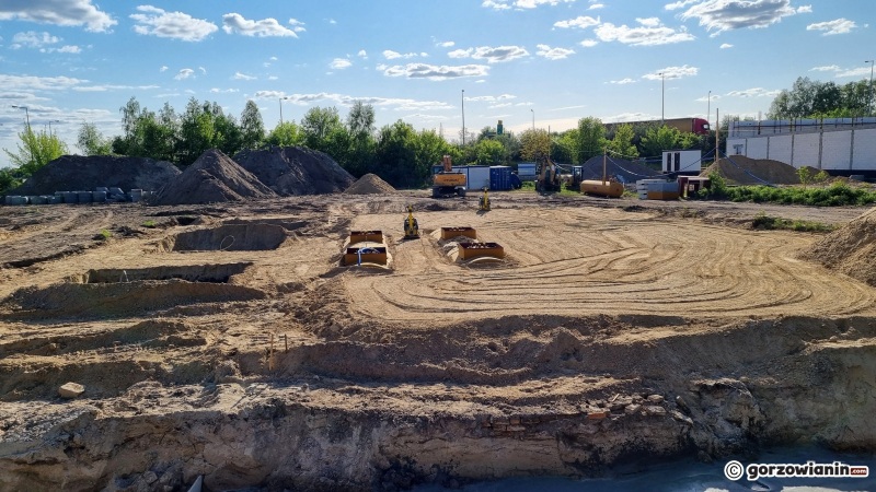 5/14 Budowa stacji paliw i Biedronki na Zakanalu