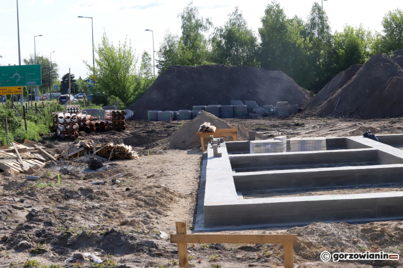 8/14 Budowa stacji paliw i Biedronki na Zakanalu