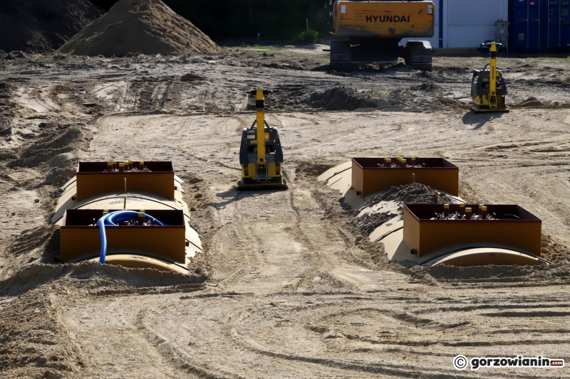 10/14 Budowa stacji paliw i Biedronki na Zakanalu