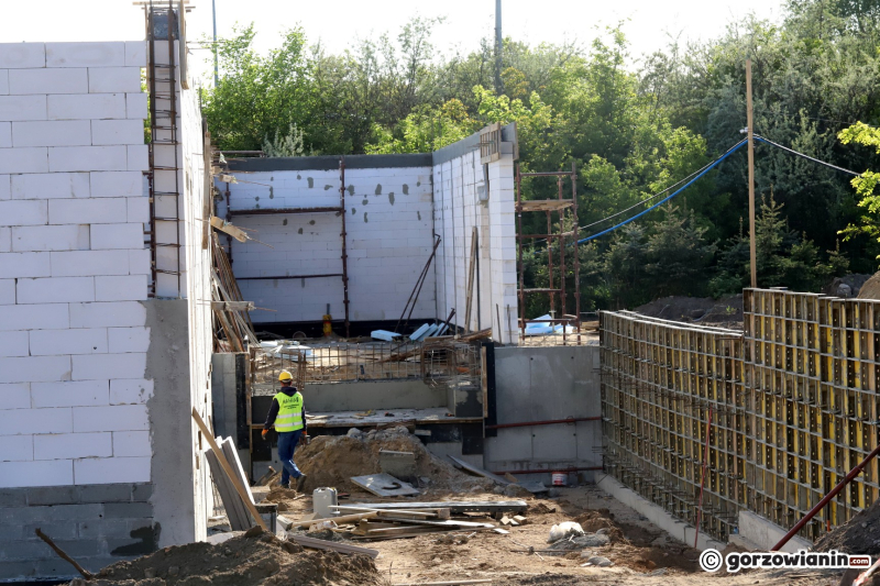 13/14 Budowa stacji paliw i Biedronki na Zakanalu