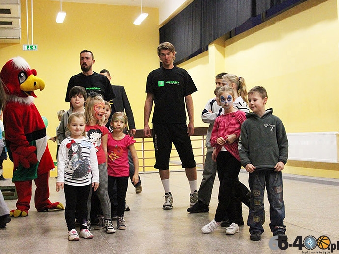 8/25 Akcja Charytatywna dla Karoliny