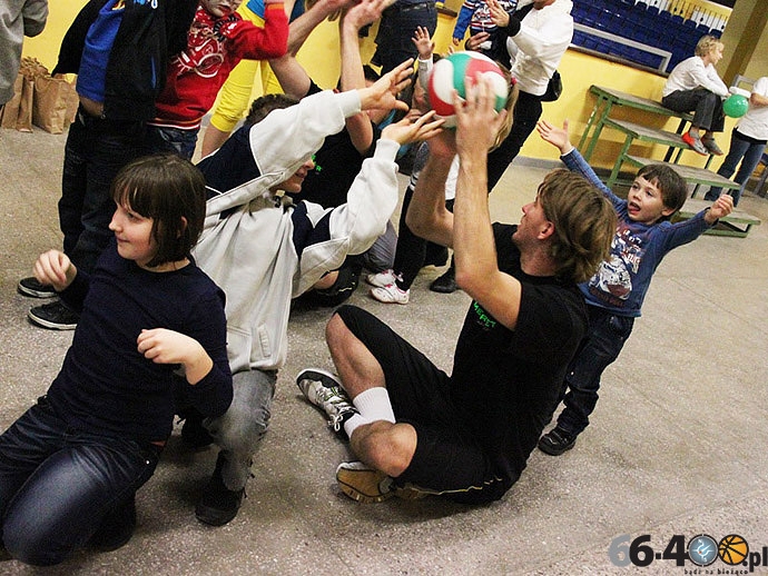 16/25 Akcja Charytatywna dla Karoliny