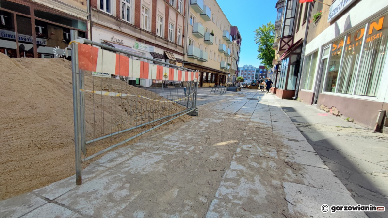 6/8 Rozkopany deptak na Hawelańskiej w Gorzowie