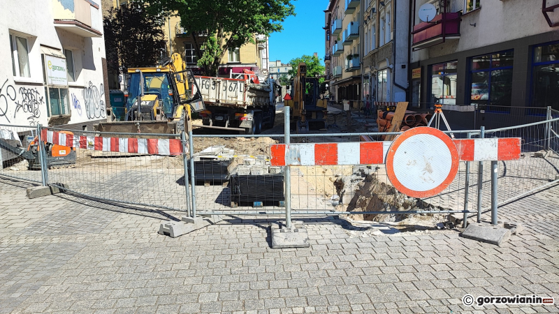 7/8 Rozkopany deptak na Hawelańskiej w Gorzowie