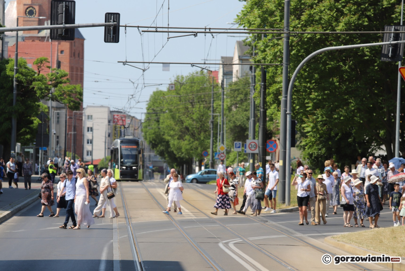 18/21 Boże Ciało w Gorzowie. Procesja Bożego Ciała w Gorzowie