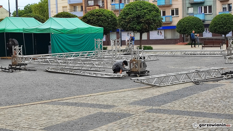 4/5 Budowa sceny Dobry Wieczór Gorzów na Starym Rynku