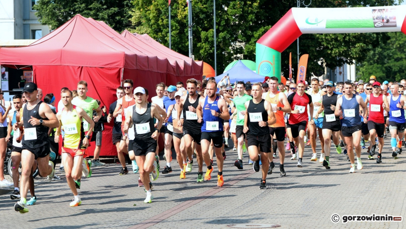 10/36 Gorzowska Nadwarciańska Dycha. Biegacze opanowali ulice Gorzowa
