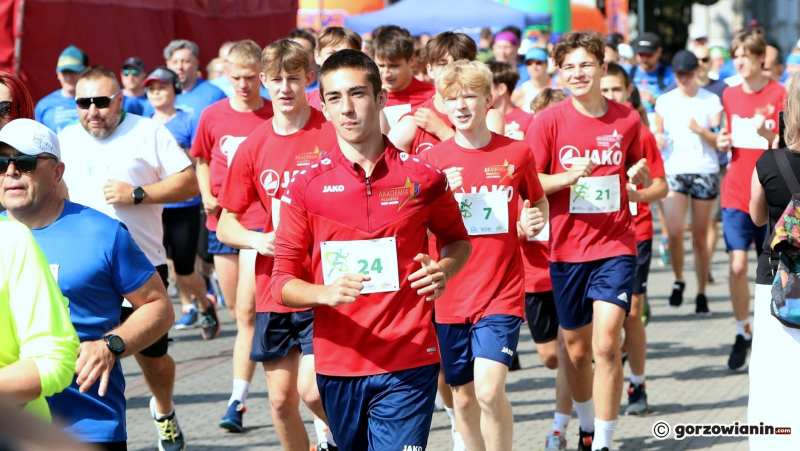 11/36 Gorzowska Nadwarciańska Dycha. Biegacze opanowali ulice Gorzowa
