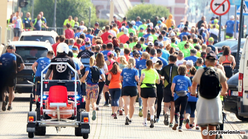 12/36 Gorzowska Nadwarciańska Dycha. Biegacze opanowali ulice Gorzowa