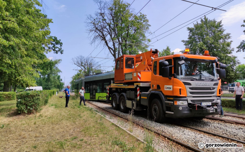 9/9 Wykolejony tramwaj przy ul. Walczaka w Gorzowie