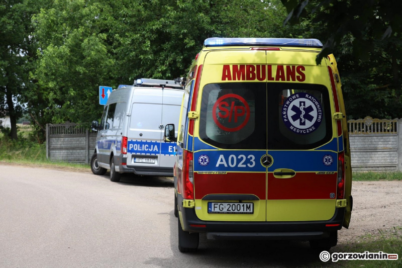 5/6 Radiowóz rozbił się o drzewo w Ulimiu