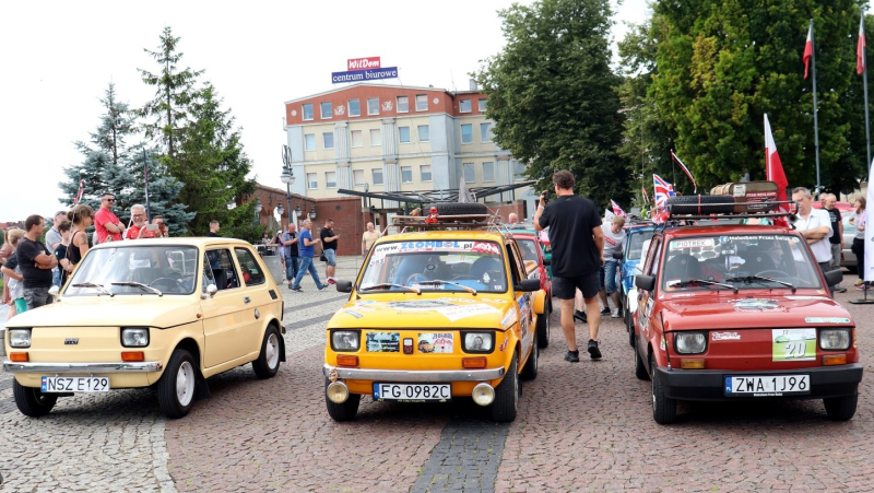9/20 Kultowe Fiaty 126p zjechały do Gorzowa 