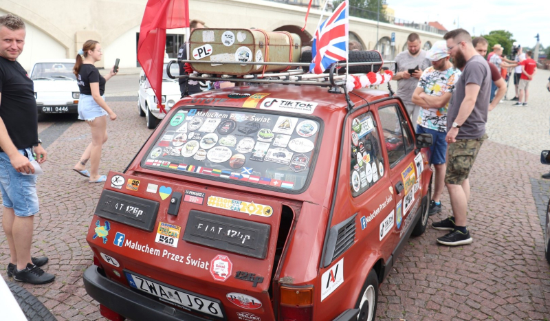 11/20 Kultowe Fiaty 126p zjechały do Gorzowa 