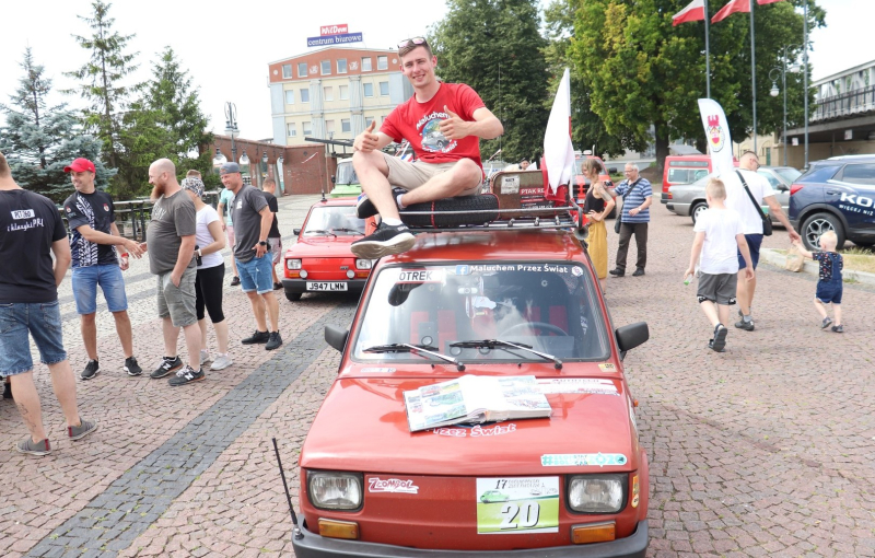 18/20 Kultowe Fiaty 126p zjechały do Gorzowa 