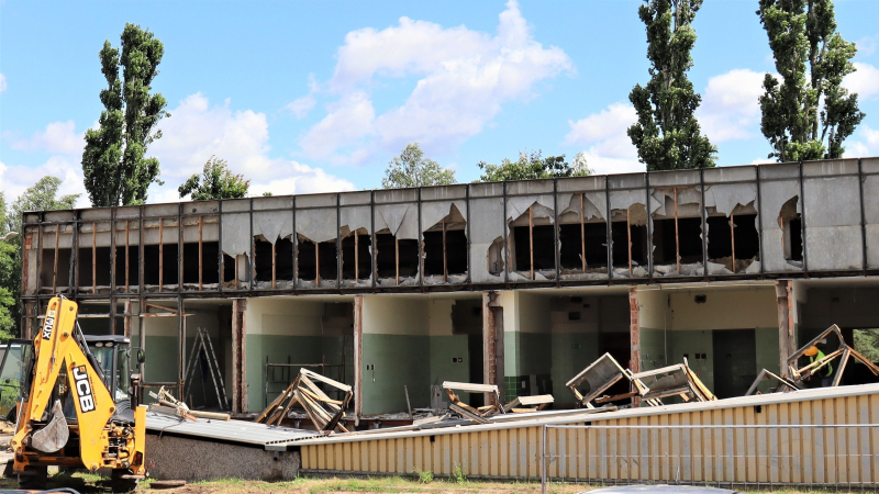 7/7 Wielka demolka na Dekerta. Trwa rozbiórka dawnej stacji krwiodawstwa w Gorzowie