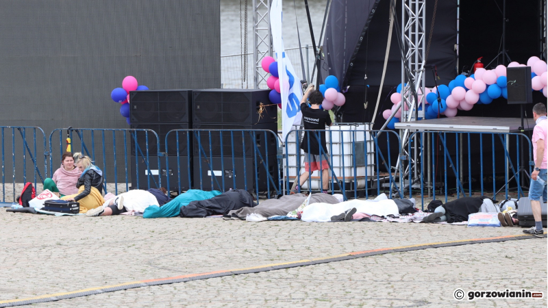 3/8 Fanki Dawida Kwiatkowskiego koczują pod sceną w Gorzowie