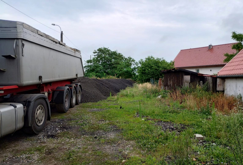 2/10 Mieszkańcy skarżą się na frez składowany przy ul. Nad Wartą w Gorzowie