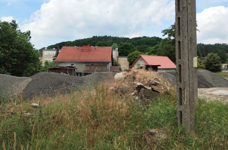 4/10 Mieszkańcy skarżą się na frez składowany przy ul. Nad Wartą w Gorzowie