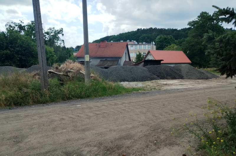 5/10 Mieszkańcy skarżą się na frez składowany przy ul. Nad Wartą w Gorzowie