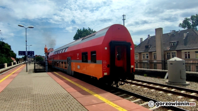 5/5 Polregio sięga po głębokie rezerwy. Do Gorzowa przyjechał piętrowy pociąg