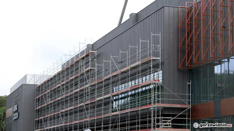 13/13 Prace przy elewacji hali widowiskowo-sportowej w Gorzowie