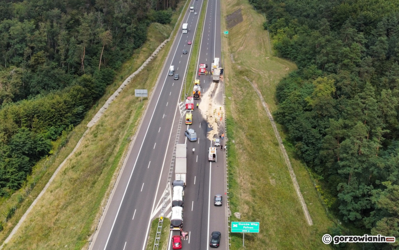 2/6 Ciężarówka zderzyła się z dźwigiem samojezdnym na S3 w Gorzowie