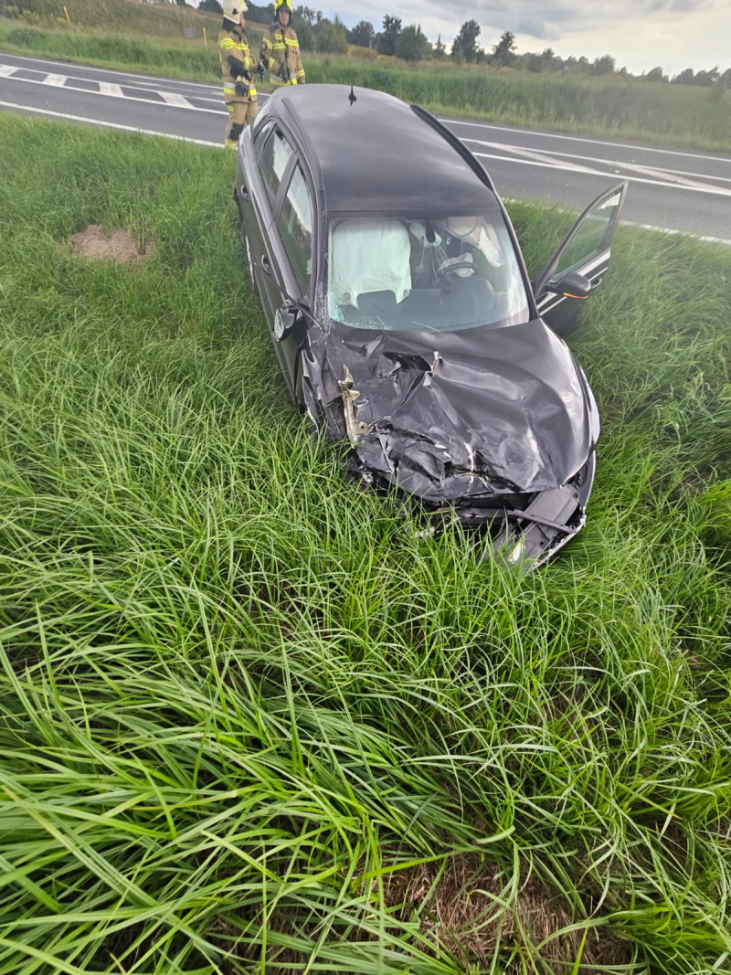 4/6 Wypadek koło Gorzowa. Volvo ciągnęło skuter wodny na przyczepce i zderzyło się z audi