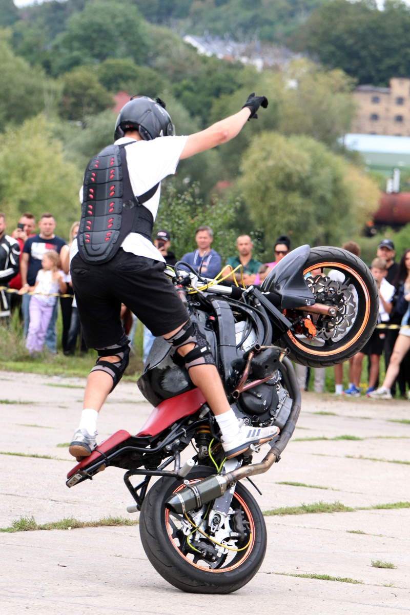 8/44 Stunt po gorzowsku. Tak bawili się motocykliści