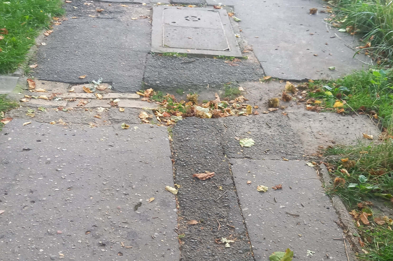 4/6 Chodniki w Gorzowie: Nierówności sięgają kilkunastu centymetrów