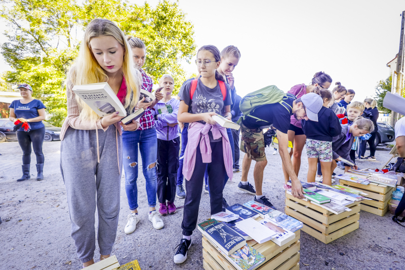 6/34 Książka za worek śmieci. Mieszkańcy Gorzowa posprzątali brzegi Warty